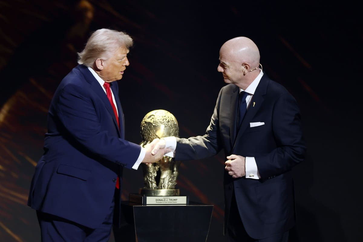 Sostegno a Trump e violazioni del codice etico, indagine sul presidente della Fifa Infantino