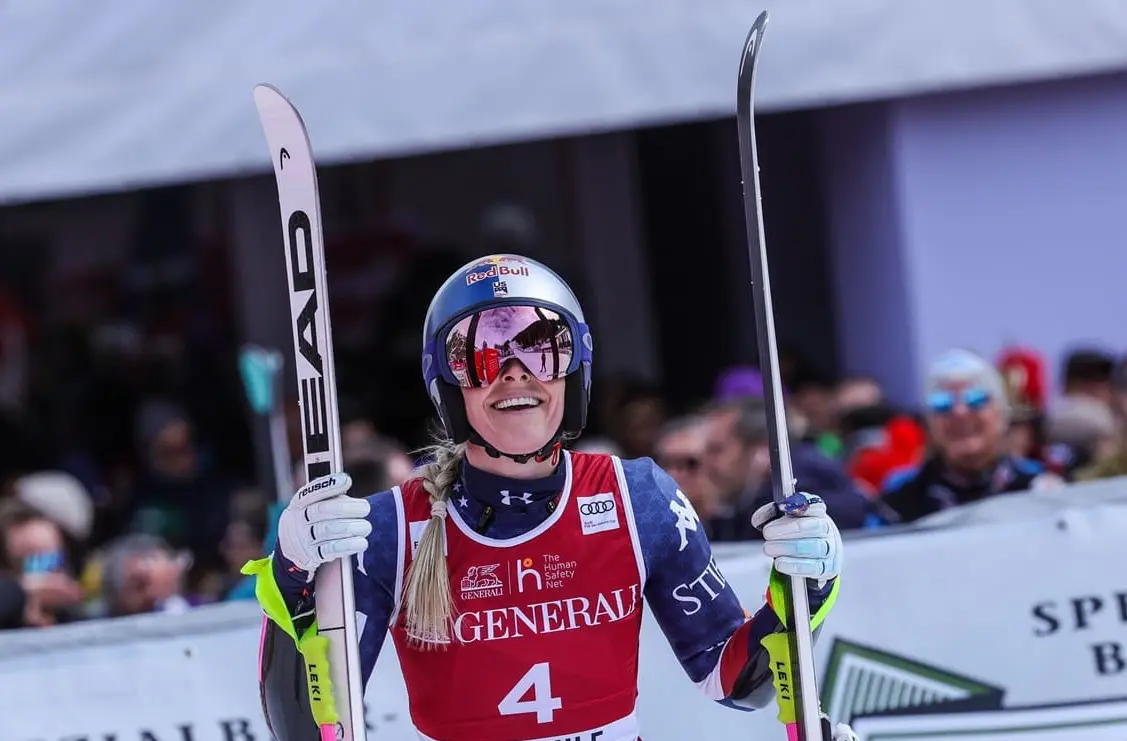 Lindsey Vonn vince la discesa di St. Moritz a 41 anni, quarto posto per Goggia