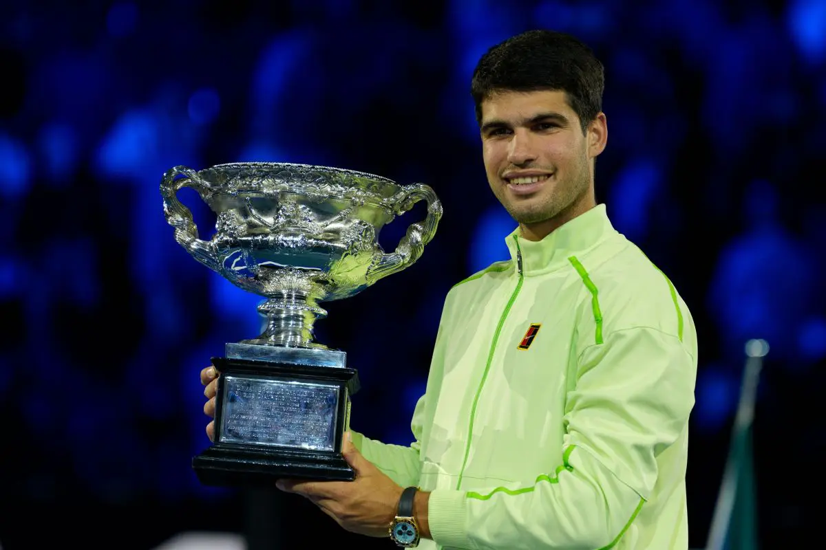 Alcaraz trionfa all’Australian Open e completa il Career Grand Slam, battuto Djokovic in finale