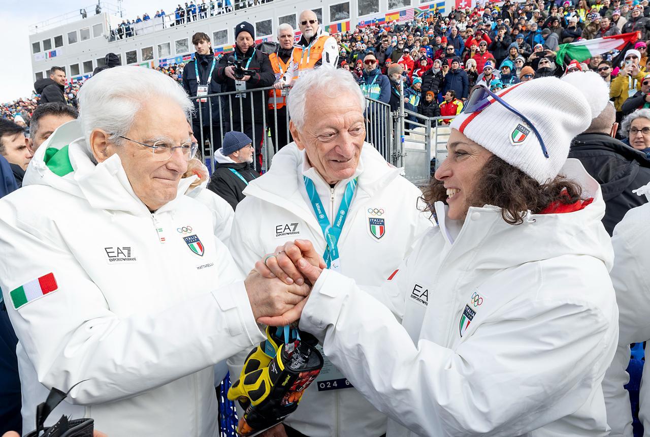 Federica Brignone da leggenda, è medaglia d’oro in Super-G sotto gli occhi di Mattarella / Video