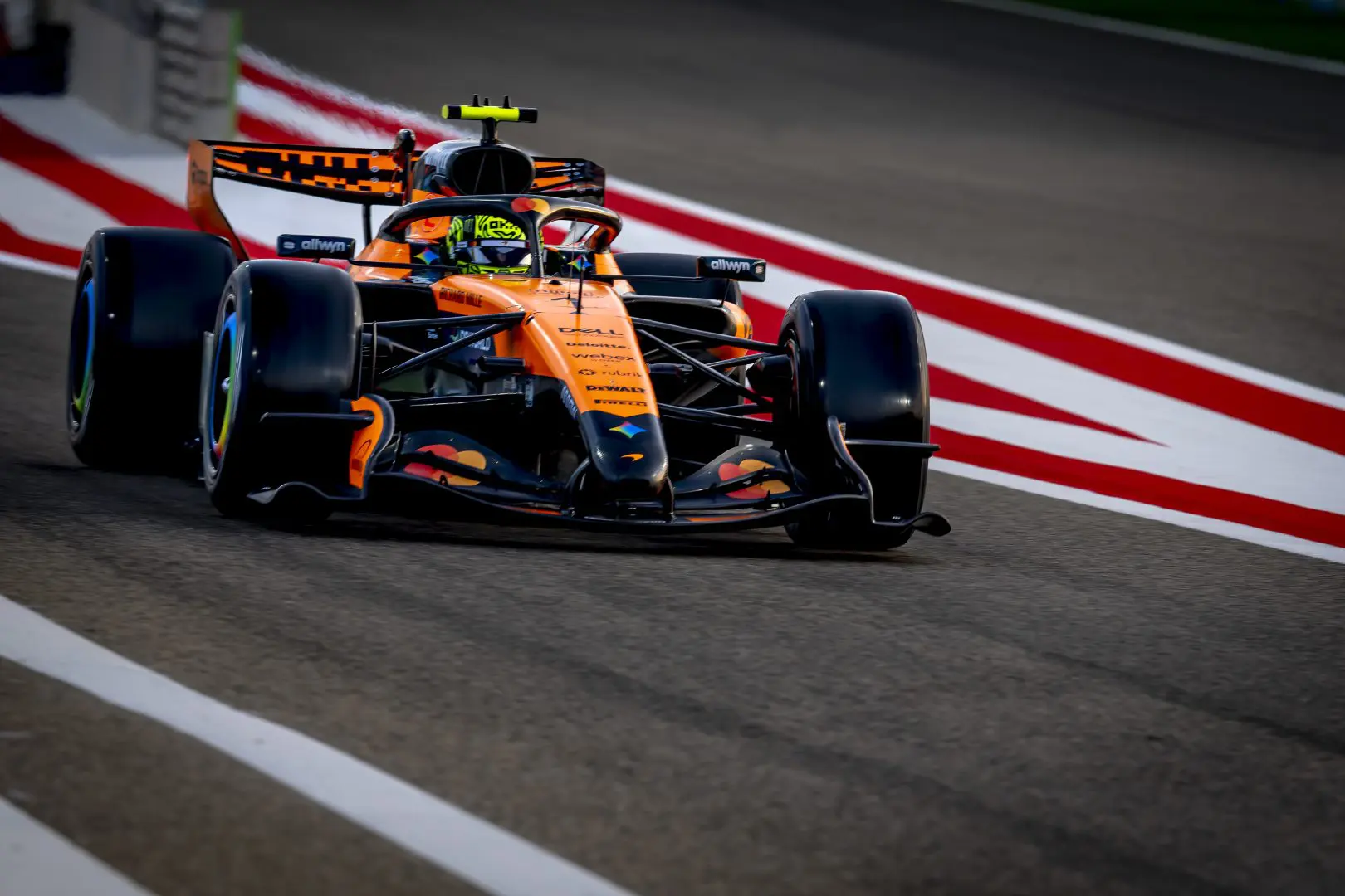 F1, al via i test in Bahrain: Norris il più veloce nella prima giornata davanti a Verstappen e Leclerc