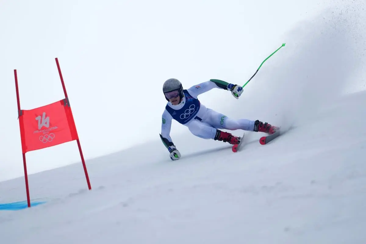 Pinheiro Braathen in testa al gigante olimpico dopo la prima manche, Vinatzer 11°