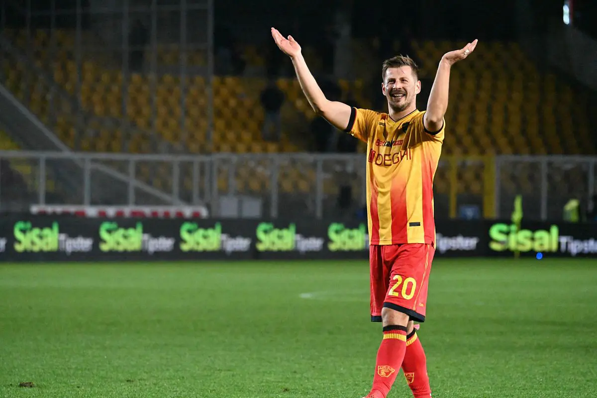 Lecce, tre punti pesanti a Cagliari: Gandelman e Ramadani firmano il 2-0 per i giallorossi