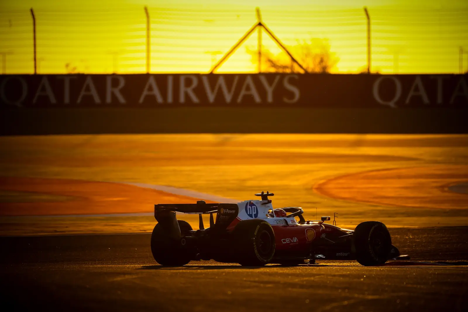 Lampo Leclerc nell’ultimo giorno dei test in Bahrain: la Ferrari fa segnare il miglior tempo