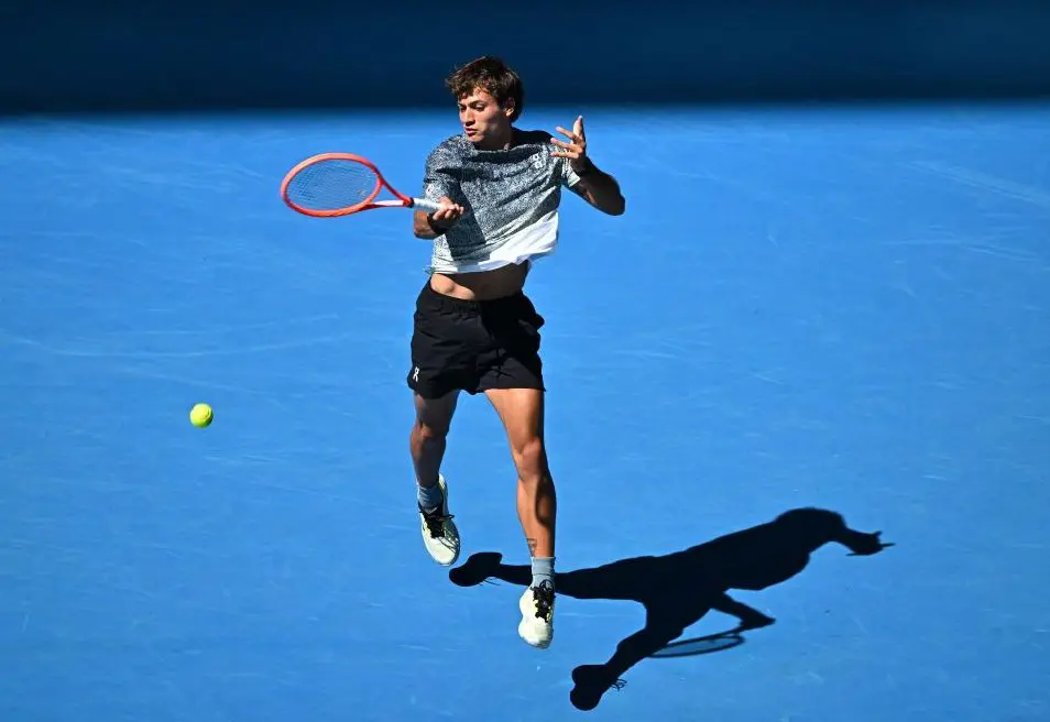 Cobolli batte Kecmanovic in rimonta e vola al terzo turno di Indian Wells, Berrettini eliminato da Zverev