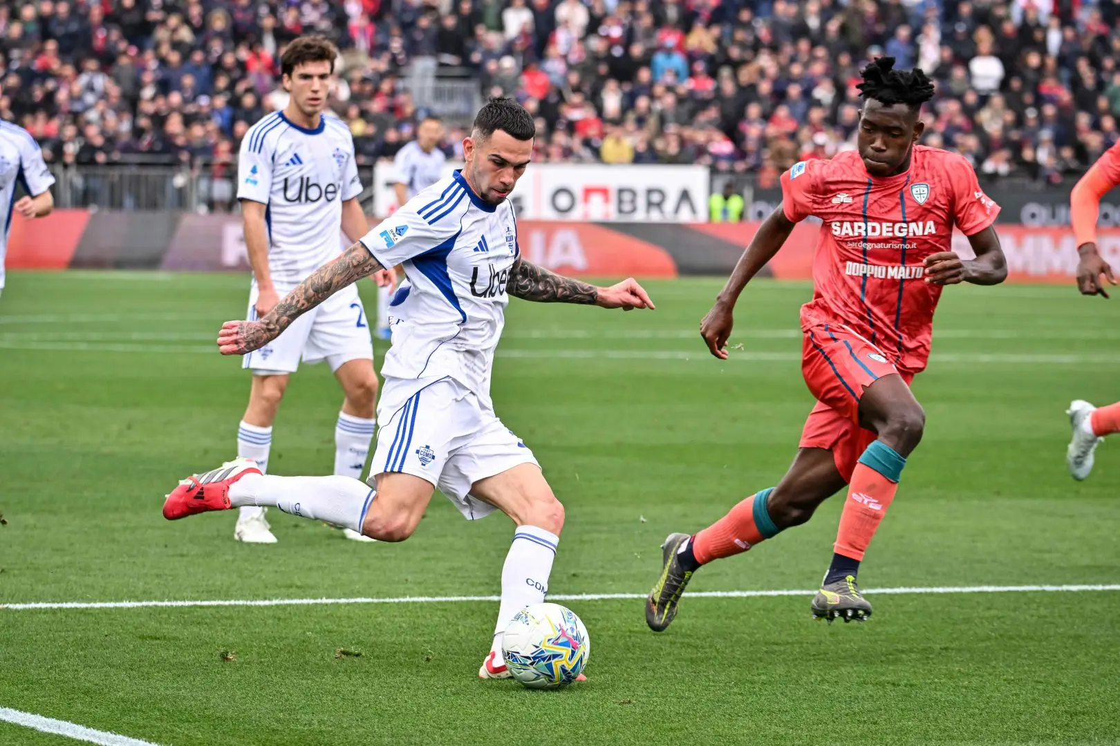 Una prodezza di Da Cunha lancia il Como in zona Champions, Cagliari sconfitto 2-1