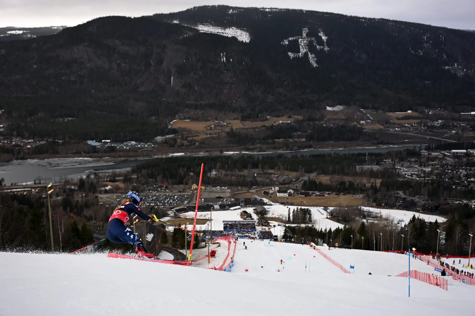 Sci alpino, Shiffrin domina lo slalom di Hafjell. Trocker chiude al nono posto