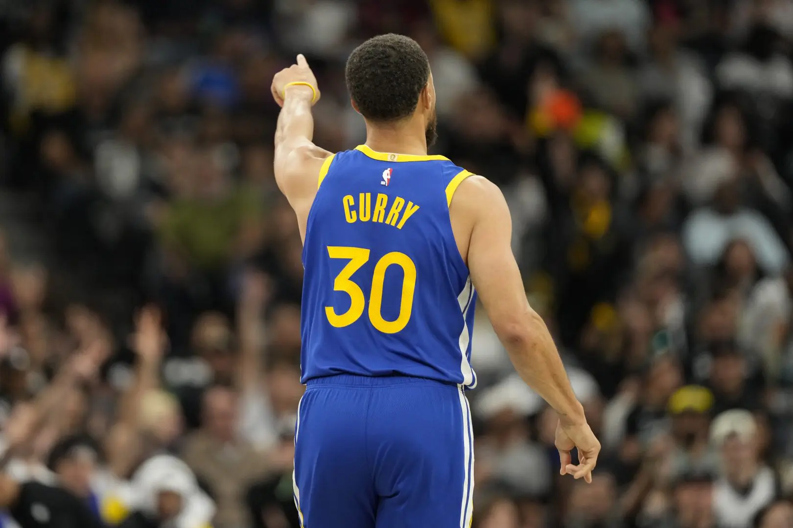 Curry trascina Golden State contro i Clippers in una rimonta epica