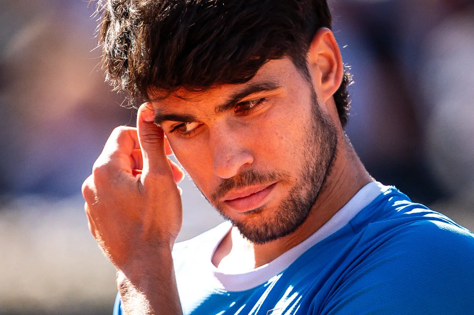 Carlos Alcaraz si ritira dal torneo Atp di Barcellona per un problema al polso destro