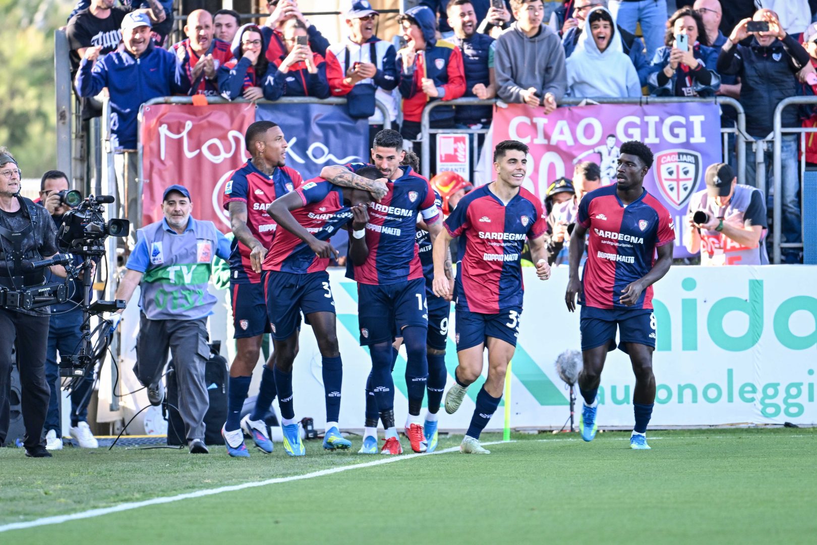 Il Cagliari batte l’Atalanta 3-2 e si avvicina alla salvezza