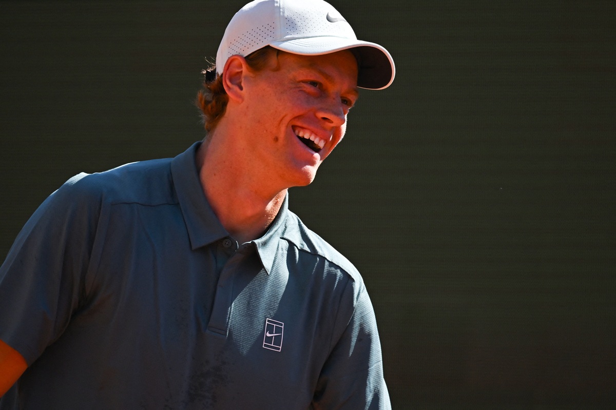Esordio sul velluto per Jannik Sinner a Montecarlo, Humbert battuto in due set e ottavi raggiunti. Debutto ok anche per Alcaraz