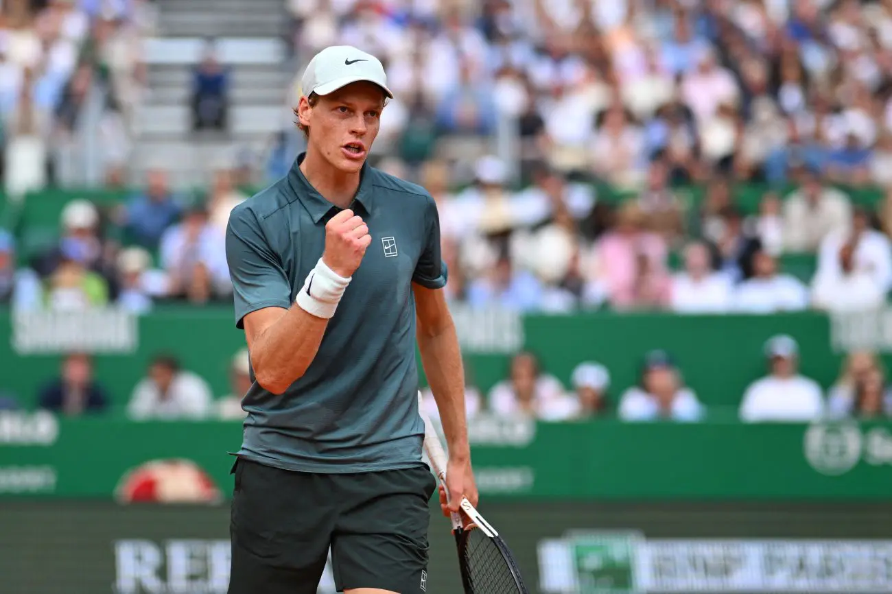 Sinner vola in finale a Montecarlo, Zverev battuto in due set