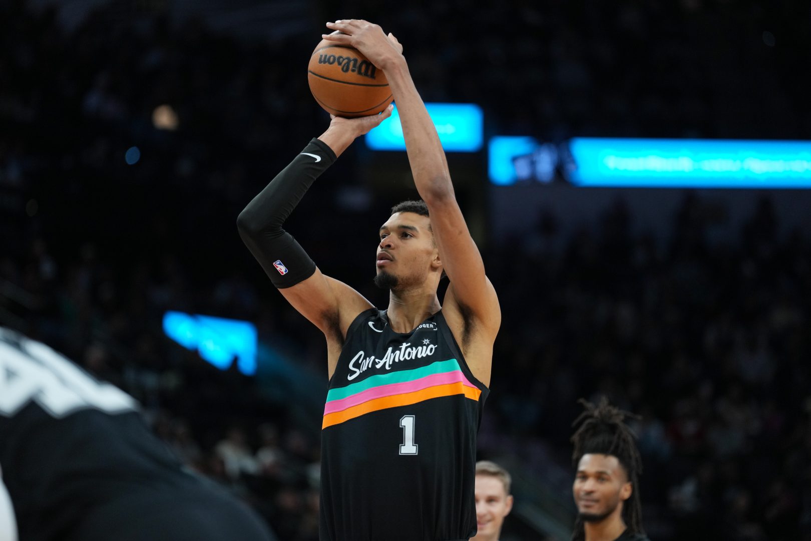 Wembanyama ne fa 33, San Antonio batte OKC in gara-4 e pareggia la serie