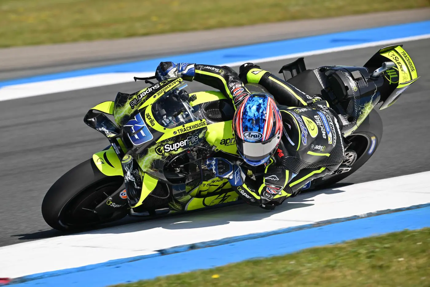 MotoGP, ad Assen vince Ogura davanti a Fernandez. 4° Di Giannantonio, brutta caduta per Bezzecchi