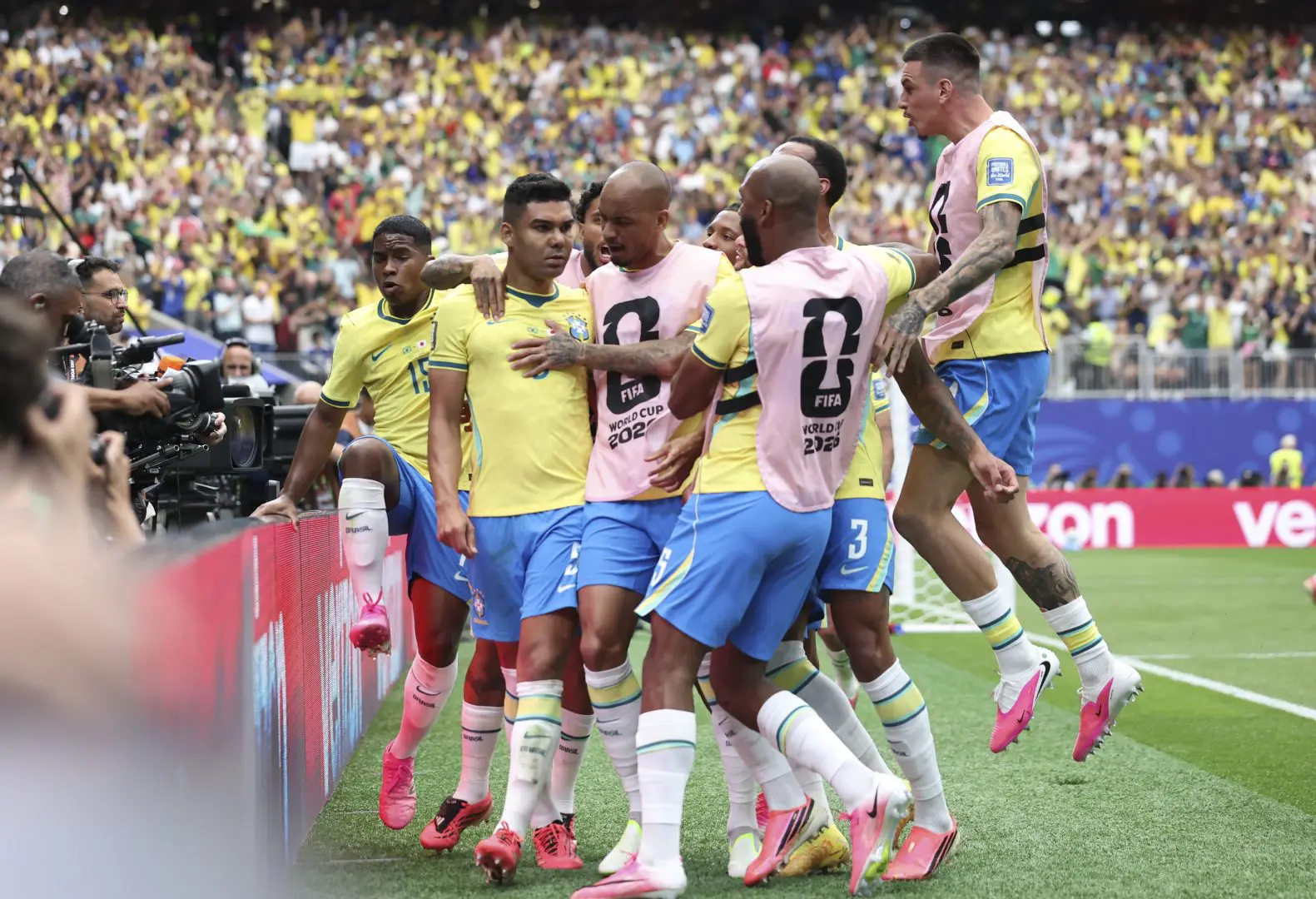 Il Brasile rimonta il Giappone e vince al 95′, Ancelotti vola agli ottavi dei Mondiali