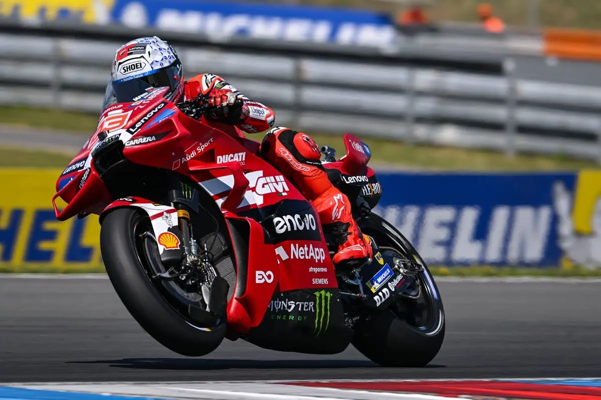 Marc Marquez trionfa a Brno davanti a Ogura, terzo Bagnaia
