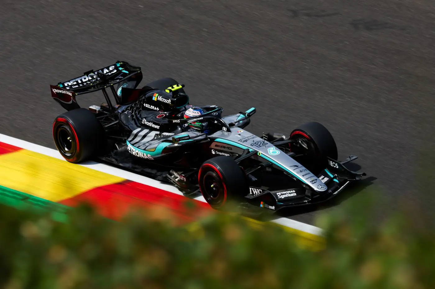Antonelli conquista la pole in Belgio davanti a Verstappen, Leclerc in seconda fila