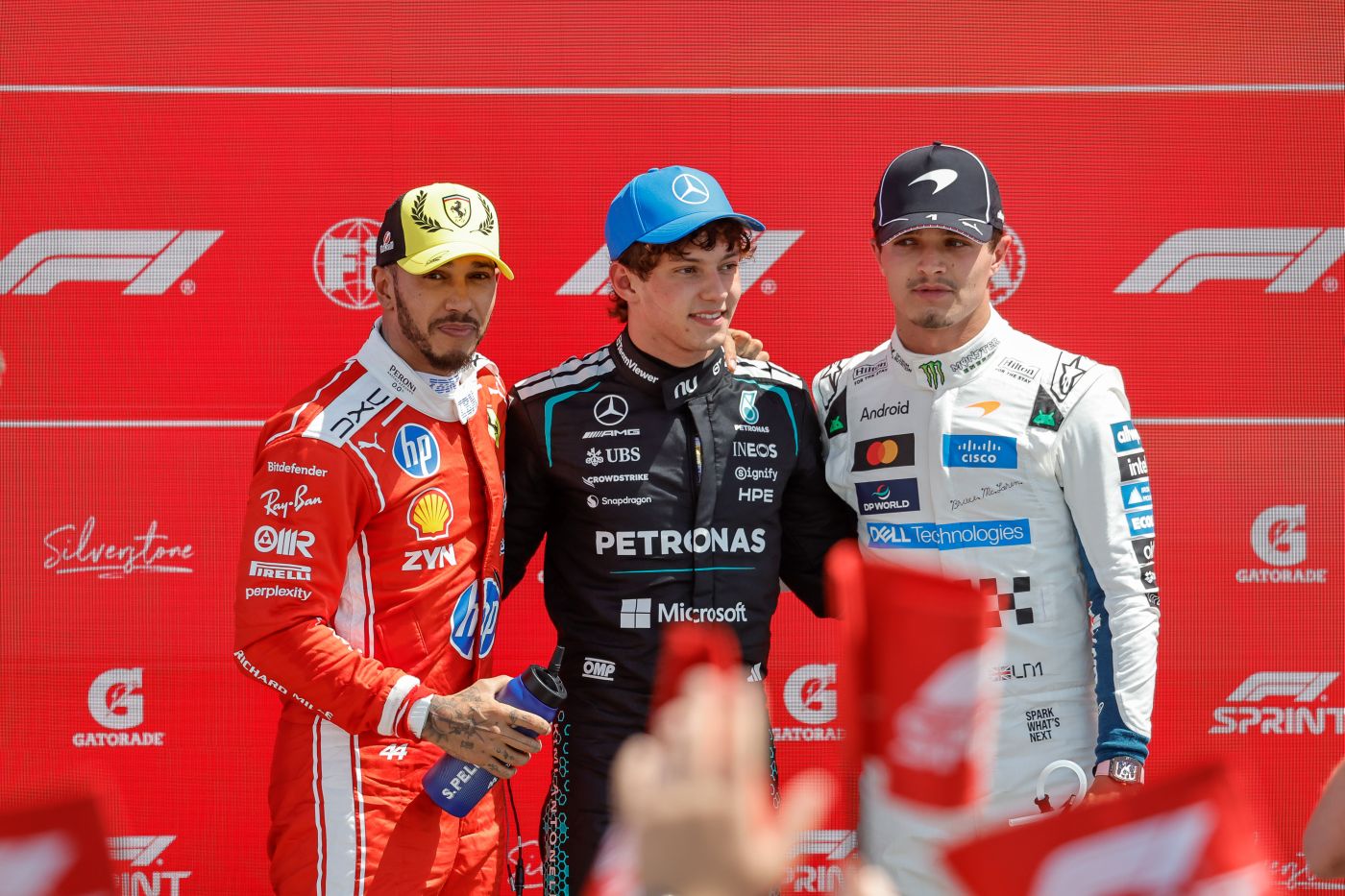 F1, Antonelli dominante nel sabato di Silverstone: vince la Sprint davanti a Hamilton e conquista la pole su Leclerc