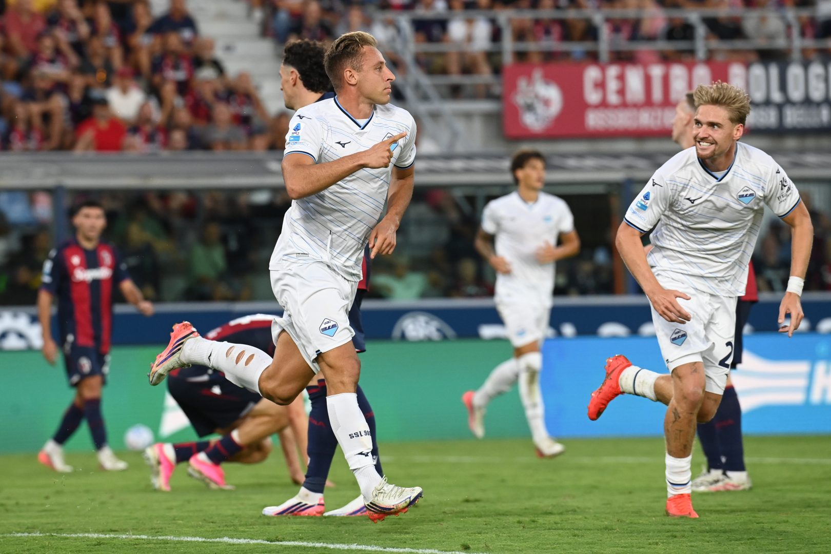 Frattesi subito decisivo, la Lazio piega 1-0 il Bologna al Dall’Ara