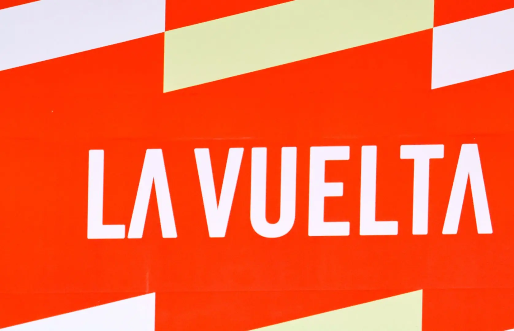 Vuelta, terza tappa sospesa e poi cancellata a causa di una forte grandinata