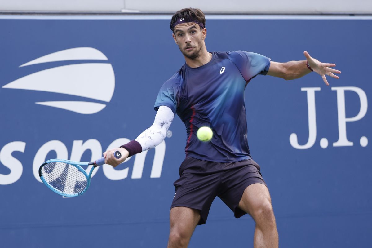 Tennis, frattura dell’anulare della mano destra per Musetti: salta il torneo di Tokyo
