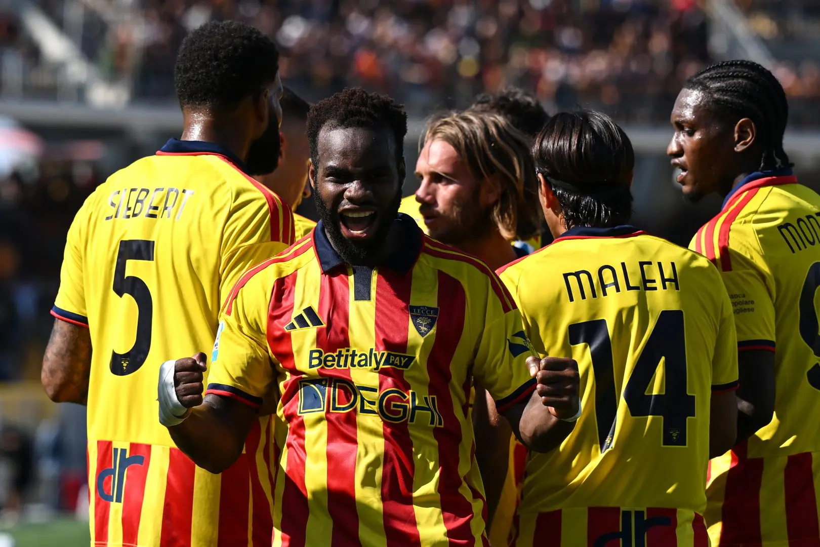Il Lecce piega il Monza al Via del Mare, 3-2 con doppietta di Coulibaly