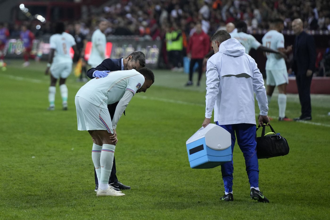 Mbappé out 10-12 giorni dopo l’infortunio in Nazionale: salta Italia-Francia, in dubbio per Roma-Real Madrid