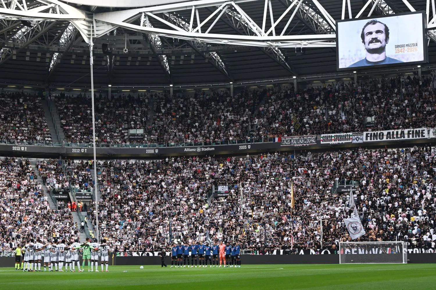 Curva di spalle durante il minuto di silenzio per Mazzola, multa di 10mila euro per la Juventus