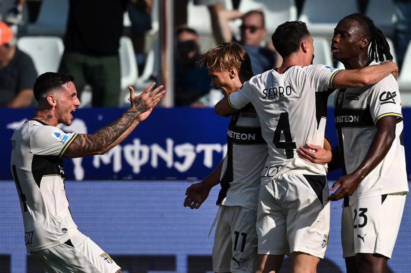 Il Parma batte 2-1 il Genoa e mette nei guai De Rossi