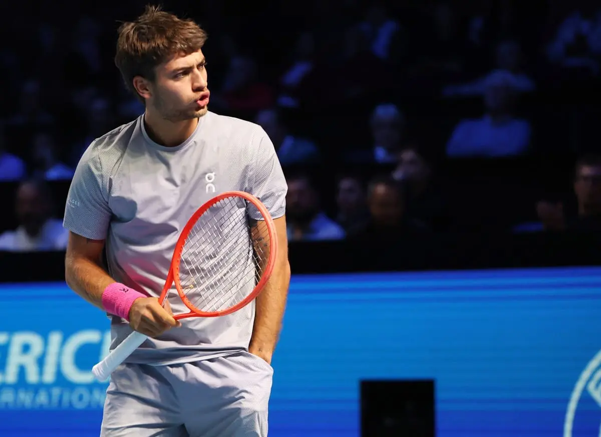 Cobolli batte Wawrinka a Lione e vola ai quarti di finale