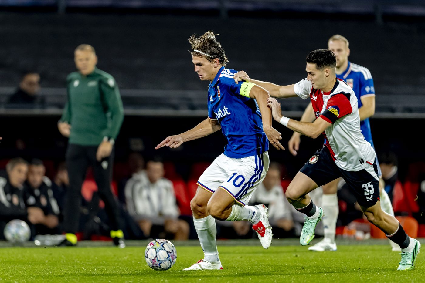 Primo ko per il Como in Champions, il Feyenoord si impone 3-2