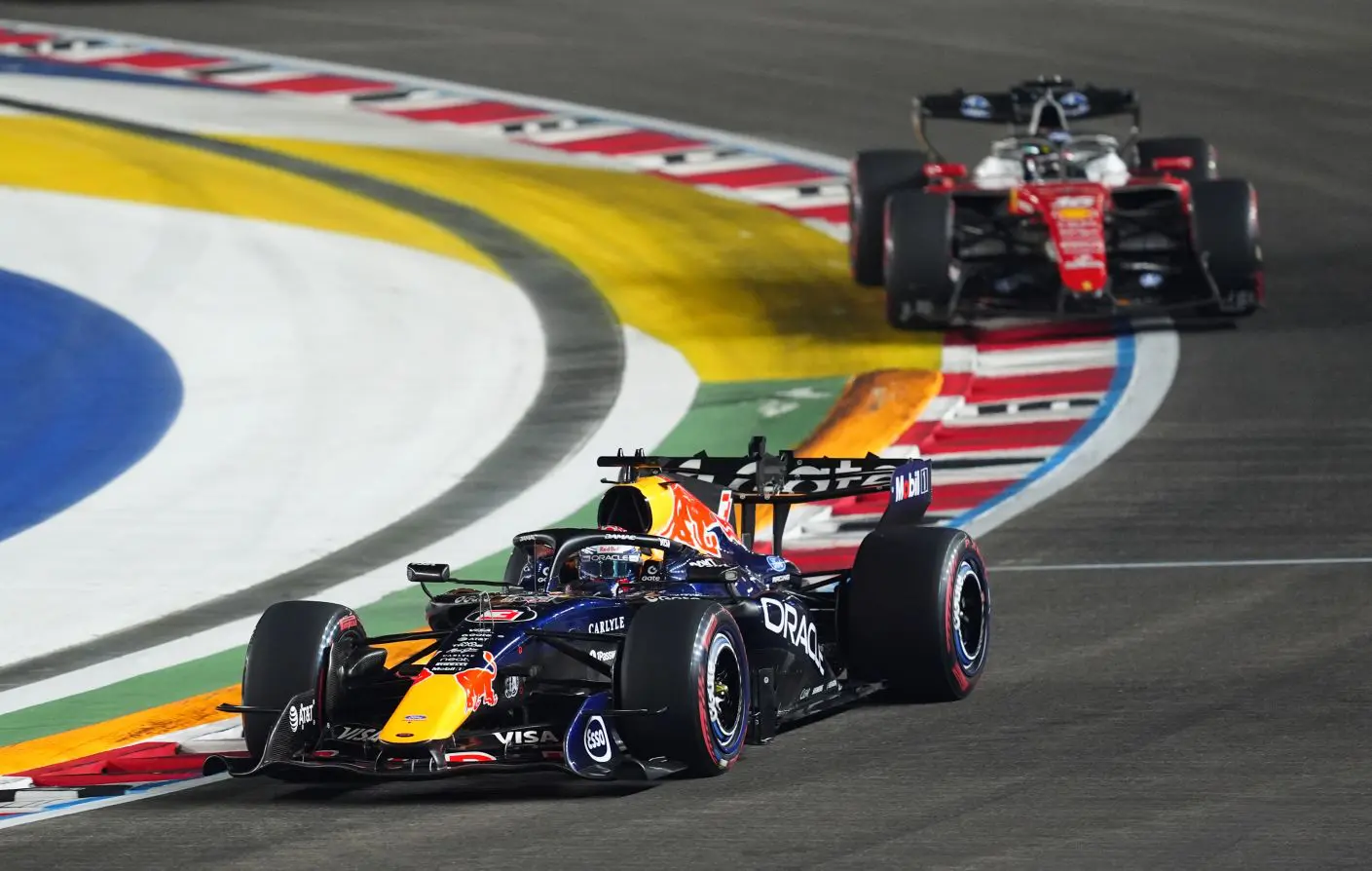 F1, Verstappen trionfa a Singapore davanti a Leclerc e Antonelli. Il pilota italiano ad Austin avrà il primo match point per il titolo mondiale
